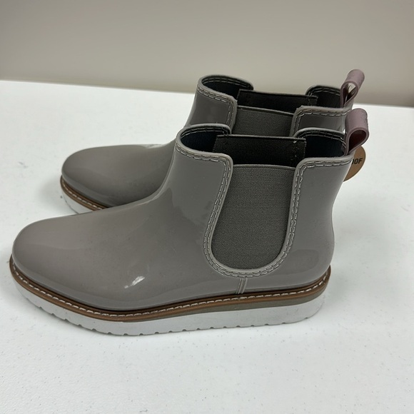 NWT Steve Madden Womens Puddles Ankle Chelsea Boots Gray Sz 7 Preppy Outdoors - Picture 8 of 12
